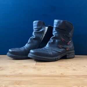 Comfortable Navy Leather boots sz 8.5